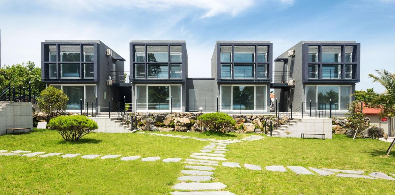 Donnaeko Pension Seogwipo Exterior photo